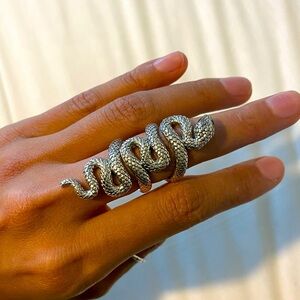 Thomas Sabo large snake ring. Sterling silver 925 and Obsidian